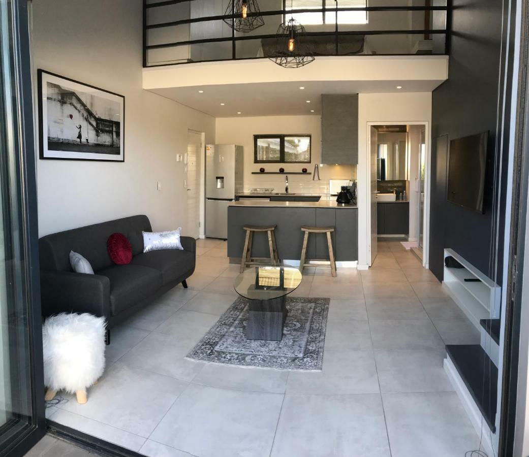 Hôtel Posh Loft à Port Elizabeth Extérieur photo